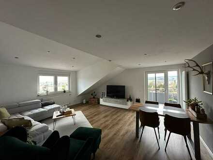 Attraktive und neuwertige 3-Raum-DG-Wohnung mit gehobener Innenausstattung mit EBK in Petersberg