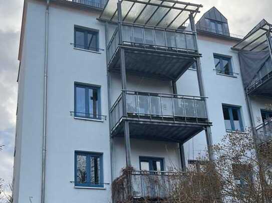 TRAUMHAFTES WOHNEN IN AUGSBURGS BESTER LAGE: Maisonette-Wohnung mit Dachterrasse