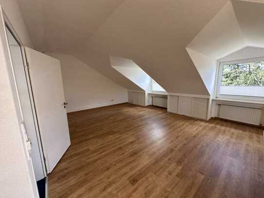 Sonnige/helle 2-Zimmer-Maisonette-Wohnung mit Balkon und Einbauküchenzeile in Fürstenfeldbruck