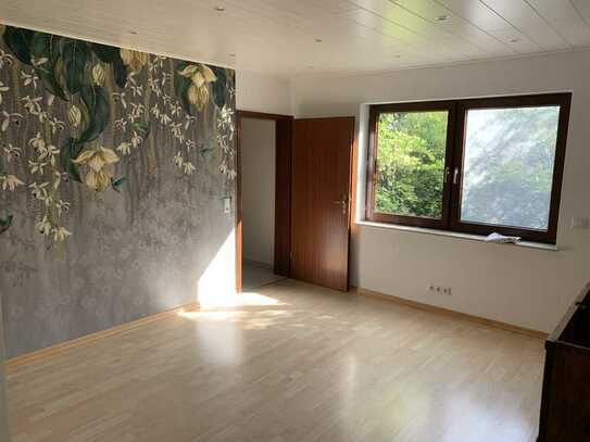 Exklusive 1-Zimmer-Souterrain-Wohnung mit gehobener Innenausstattung in Frankfurt am Main