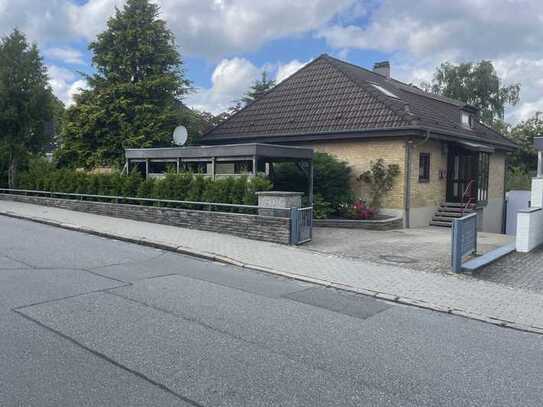 Gepflegtes 6-Zi.-Zuhause mit großem Grundstück, Carport und Garage