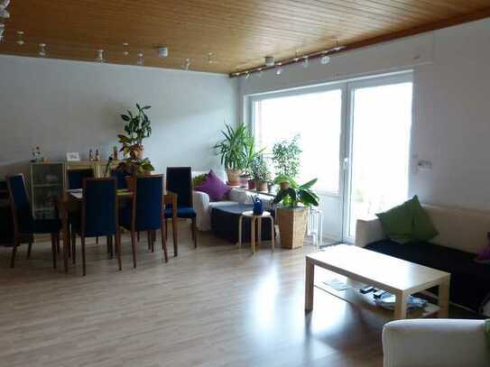 Wachtberg-Villip, idyllische 2 Zimmer Wohnung mit eigener Terrasse und Vorgarten