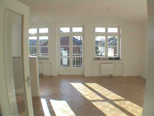 Schöne helle 2-Zimmerwohnung, hochwertige Ausstattung, Südwestbalkon, Provisionsfrei