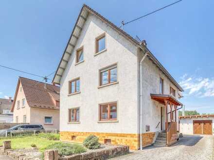 Freistehendes 2-Familienwohnhaus mit großem Garagen- und Lagergebäude