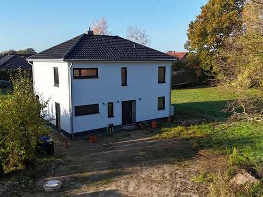 "Verwirklichen Sie Ihre Wohnideen" – Neubau-Einfamilienhaus in Neudorf-Platendorf