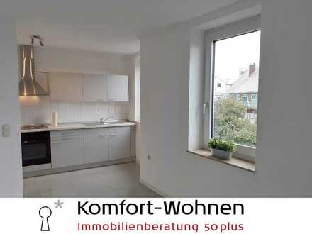 Sehr gepflegte Wohnung mit Aufzug (WBS)! 2-Zimmer-Seniorenwohnung mit Balkon und Einbauküche!