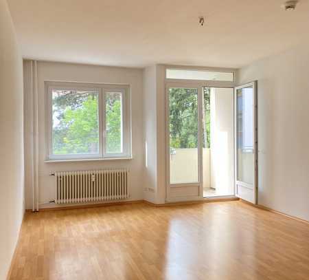 City-Apartment in Top-Lage. Frei und sofort bezugsfähig. Teilsanierte Wohnung zu verkaufen.