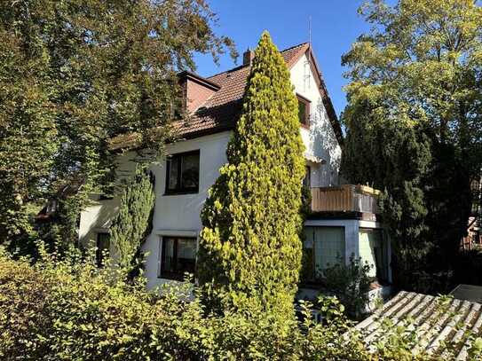 Traumgrundstück mit Ein- bis Zweifamilienhaus - Modernisieren oder Neubau - beides möglich!