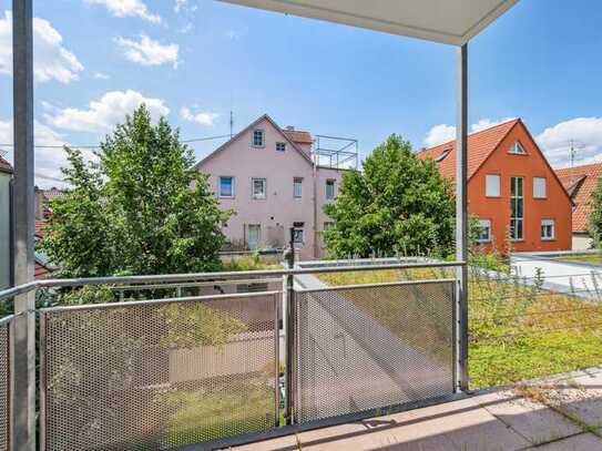 Helle Zwei-Zimmer-Wohnung mit Balkon und Tiefgarage