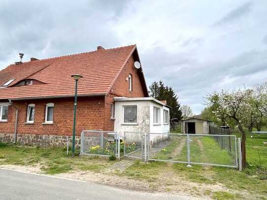 Leben auf dem Land ! DHH mit Stallung auf großem Grundstück