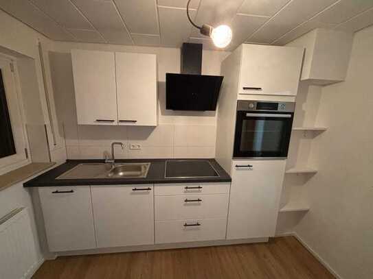 Vollständig renovierte 3-Raum-Wohnung mit Balkon und Einbauküche in Riederich