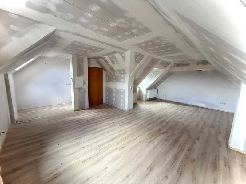                                                              Au&szlig;ergew&ouml;hnliche Dachgeschosswohnung im Erstbezug &ndash; neue K&uuml;che, Weitblick, PV-S&hellip;                                                       in Breitscheid (Lahn-Dill-Kreis)