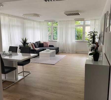 Vollständig renovierte 2-Zimmer-Wohnung mit kleiner Terrasse und Einbauküche in Wiesensteig