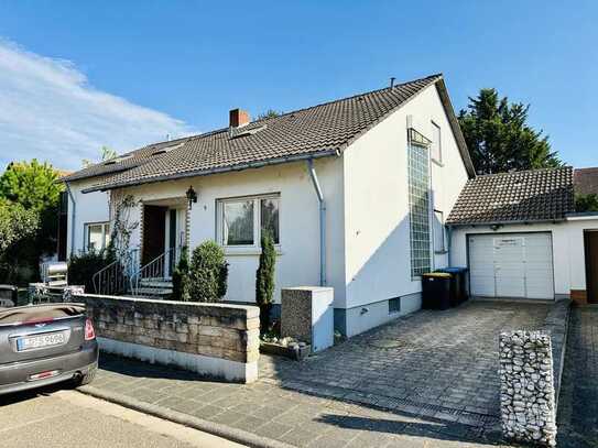 Großzügiges Einfamilienhaus mit riesigem Südgarten am Ortsrand der stadtnahen Gemeinde Mörlheim