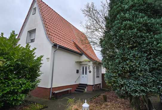 Modernisiertes Zechenhaus mit großem Grundstück, Pool und Garage in gefragter Lage