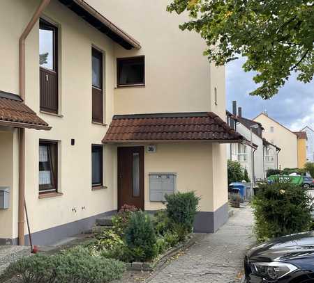 Helle 1-Zimmer-Mansardenwohnung mit südseitiger Dachloggia im Nürnberger Süden - teilmöbliert.