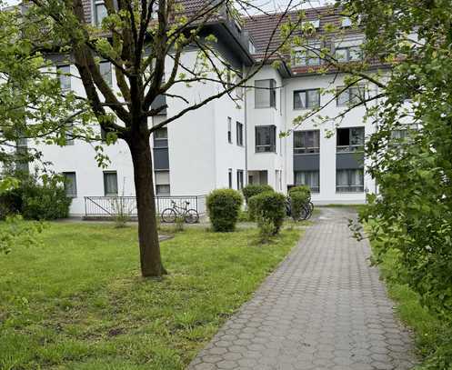 Neuwertige 2-Zimmer-Wohnung mit Balkon und Einbauküche in Königsbrunn