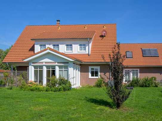 Liebevoll gestaltetes fast neuwertiges Haus mit Anbau mit riesigem Garten - Wohnen und Arbeiten