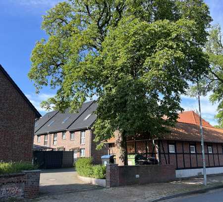 Großburgwedel: Exzellentes RM-Stadthaus mit viel Platz auf 3 Etagen in bester Lage & PKW-Garage !!