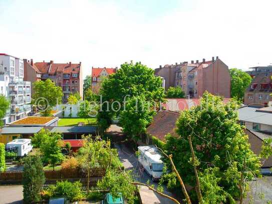 Bezugsfreie, modere 3-Zimmer-ETW mit Balkon und PKW Stellplatz