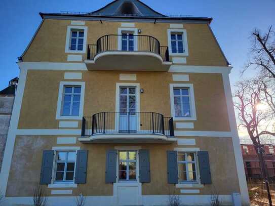 // Familien aufgepasst! 5 ZIMMER + BALKON + KAMIN + STELLPLÄTZE //