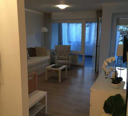 Vollständig renovierte Hochparterre-Wohnung mit einem Zimmer und EBK in Stuttgart