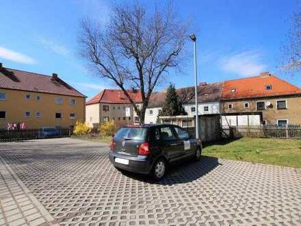 PKW-Stellplatz in der Neustädter Straße in Pößneck