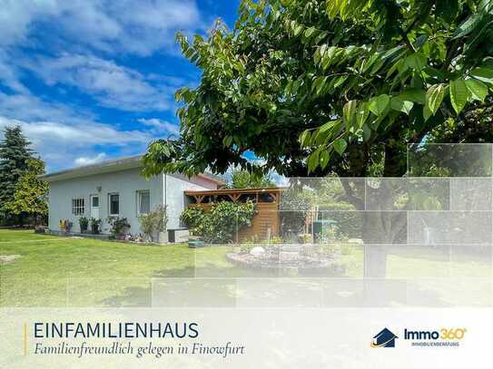 Einfamilienhaus mit Terrasse und Garten