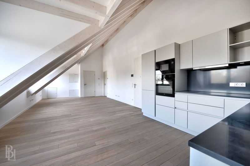 3-Zimmer-Dachgeschosswohnung am Olympiapark - Einbauküche, Fußbodenheizung und hohe Decken