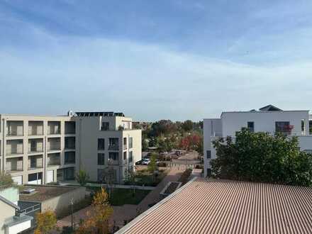 Helle 2 Zi. Dachgeschosswohnung mit EBK