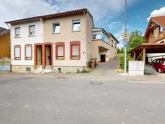 Vermietetes Zweifamilienhaus mit gemütlichem Innenhof zum Kauf in Ober-Ingelheim