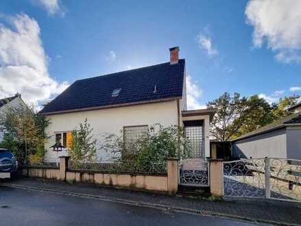 +++Freistehendes Einfamilienhaus mit Terrasse, Balkon, ebenem Südwestgarten, Garage und Carport i...