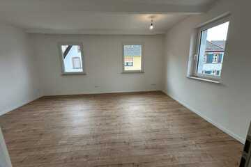 ***5-Zimmer-Maisonette-Wohnung-Erstbezug nach Renovierung***