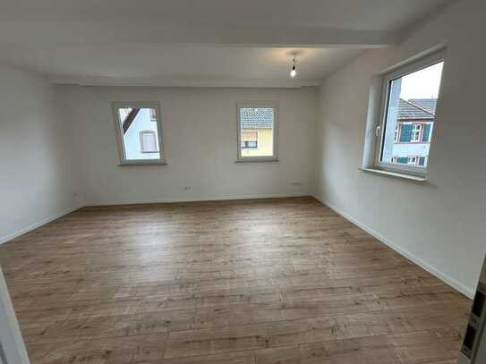 ***5-Zimmer-Maisonette-Wohnung-Erstbezug nach Renovierung***