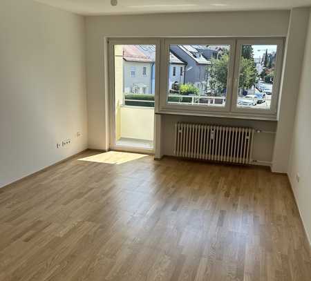 Neu renovierte ruhige 2-Zimmer Wohnung Moosach, von Privat!