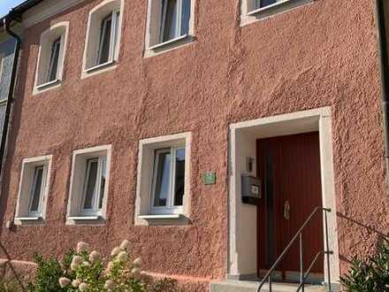 Attraktives Reihenhaus in Schönsee mit Garage und Innenhof zu vermieten