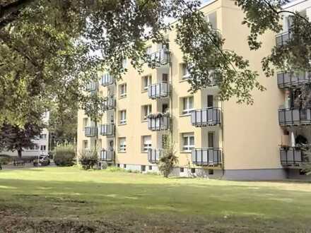 Exklusive 3,5-Zimmer-Wohnung mit Balkon, Einbauküche und Stellplätzen in Eschborn