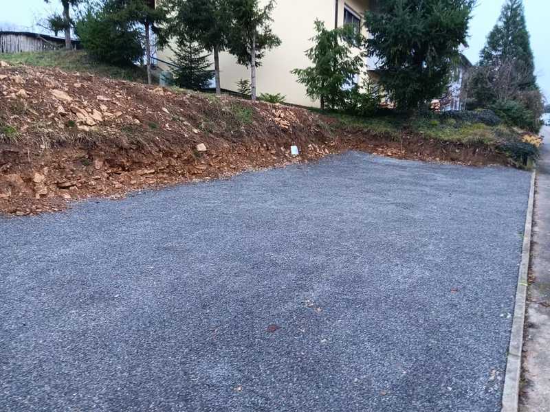                                                               Stellplatz f&uuml;r Auto, Wohnwagen, Wohnmobil zu vermieten                                                       in Eisingen (Würzburg)