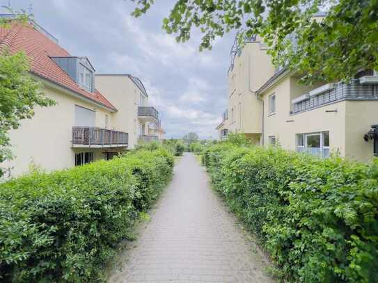 sofort verfügbar: frisch renovierte 2-Raum-Wohnung mit Küche und Balkon