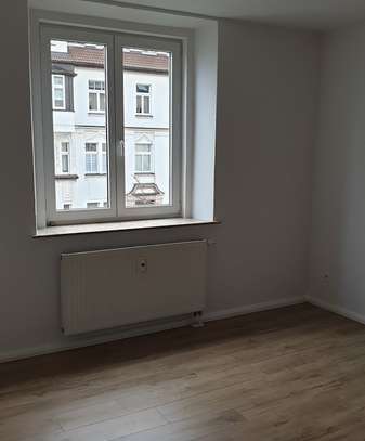 Neues Laminat - große Küche - Bad mit Fenster / 2OG = DG