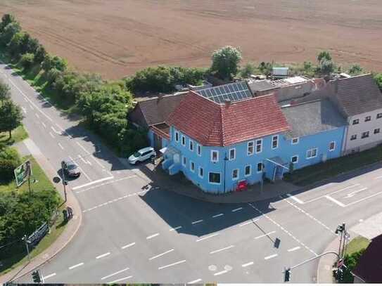 Gewerbeimmobilie mit Stellfläche und guter Verkehrsanbindung