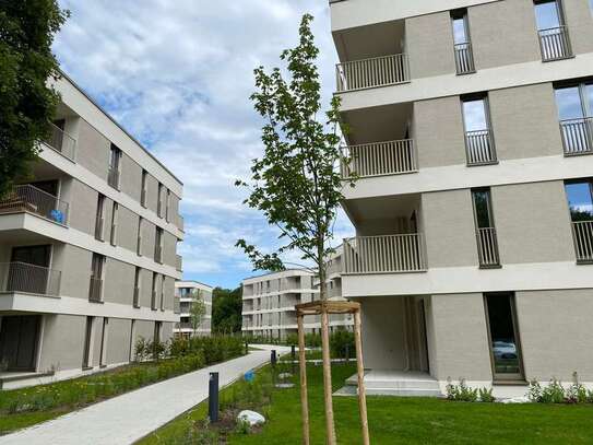 Neubau mit Südwest-Balkon: schöne 3-Zimmer-Wohnung in Aubing, München