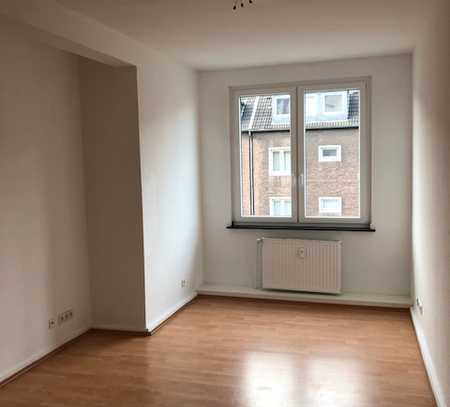 Schönes Appartement mit Wohnküche und Duschbad sucht einen solventen Mieter.