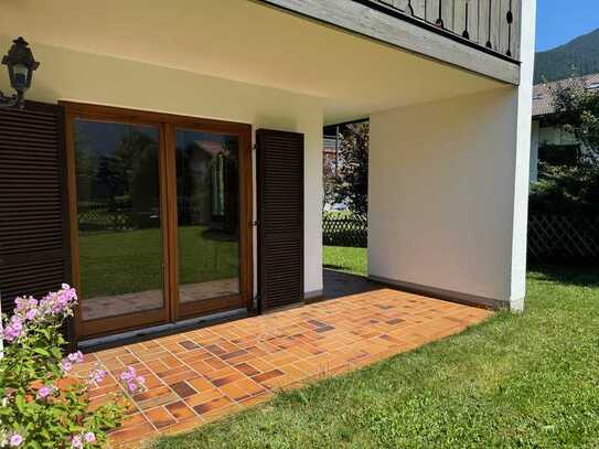 Das ist eine Lage!! Elegant aufgeteilte 2-Zimmer-Erdgeschosswohnung mit großer Bergblickterrasse