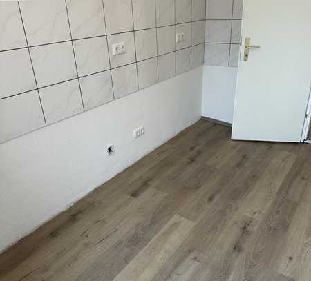 Preiswerte, ((reserviert))vollständig renovierte 3,5-Zimmer-Wohnung in Gau-Heppenheim (Reserviert )