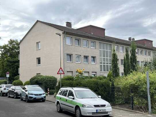 Schöne 1-Zimmer-Wohnung in einer top-gepflegten Anlage in Düsseldorf-Eller (mit Balkon, TG und EBK)