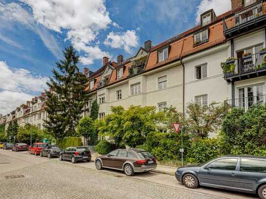 Charmante renovierte 2,5 Zi. mit Wohnküche und Balkon in idealer Lage Schwabing