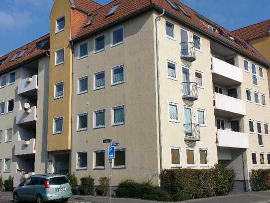 3 Zimmer-DG-Wohnung mit Balkon & Laminatboden in der Neuen Neustadt zu vermieten