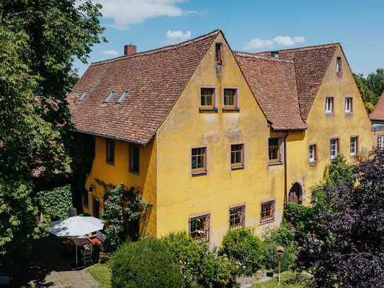 Großzügiges Einfamilienhaus in Opfingen mit viel Potenzial und parkähnlichem Grundstück