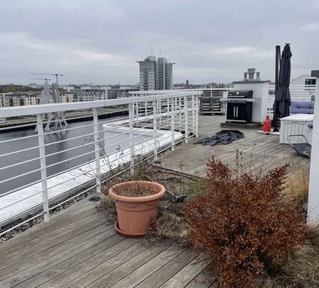 Lichtdurchflutete Wohnung an der Spree mit Dachscholle